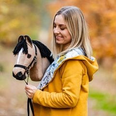 <a href="https://www.instagram.com/hobbyhorsebyemiq/">Kasia Trzeciak</a>